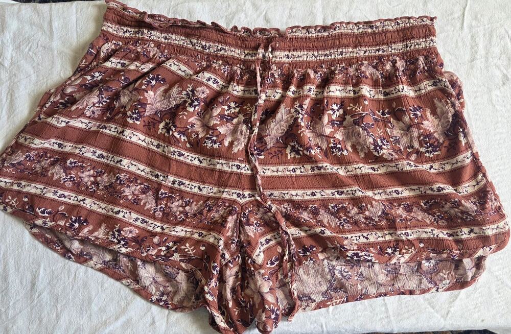 American Eagle Size XL Mauve Boho Floral Smocked Waist Lounge Shorts